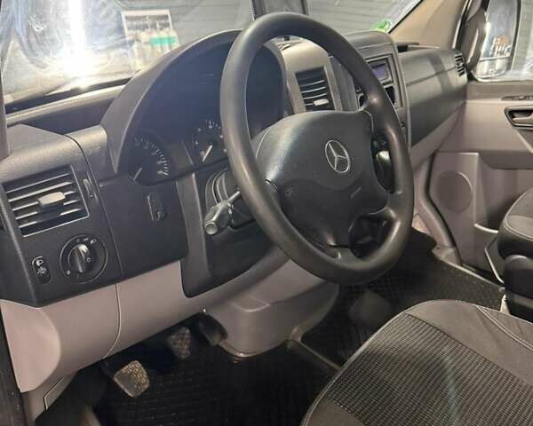 Белый Мерседес Sprinter, объемом двигателя 2.14 л и пробегом 302 тыс. км за 12300 $, фото 2 на Automoto.ua