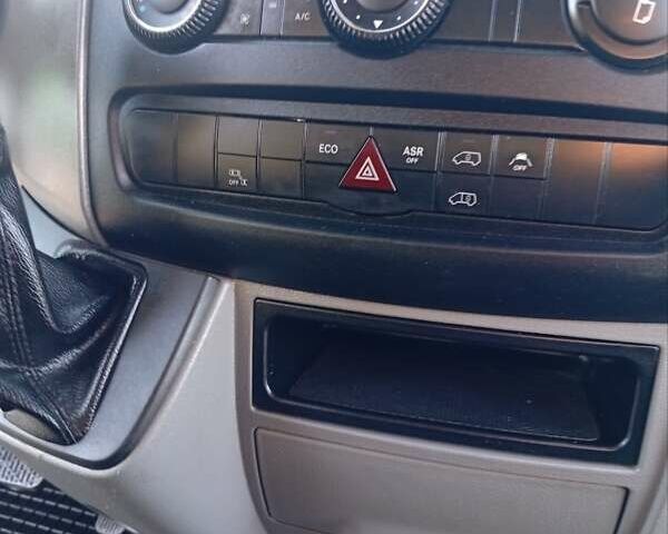 Белый Мерседес Sprinter, объемом двигателя 2.2 л и пробегом 307 тыс. км за 15600 $, фото 13 на Automoto.ua
