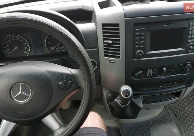 Белый Мерседес Sprinter, объемом двигателя 2.14 л и пробегом 300 тыс. км за 15000 $, фото 10 на Automoto.ua