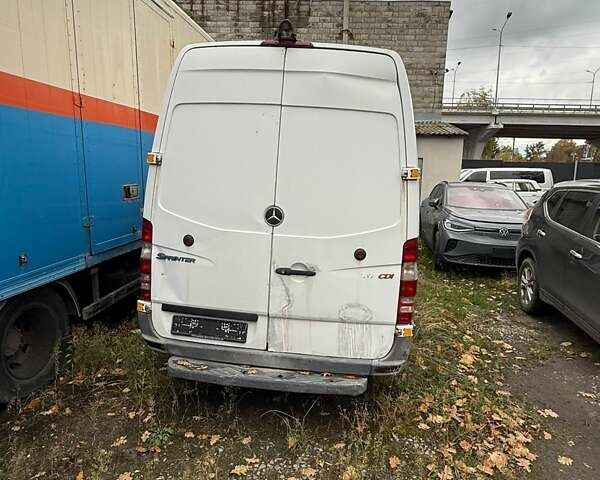 Белый Мерседес Sprinter, объемом двигателя 3 л и пробегом 400 тыс. км за 10000 $, фото 1 на Automoto.ua