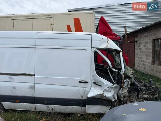 Белый Мерседес Sprinter, объемом двигателя 3 л и пробегом 400 тыс. км за 10000 $, фото 5 на Automoto.ua