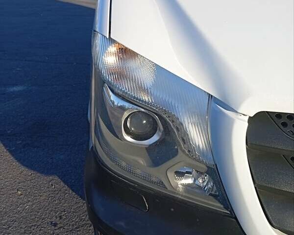 Белый Мерседес Sprinter, объемом двигателя 2.2 л и пробегом 307 тыс. км за 15600 $, фото 5 на Automoto.ua