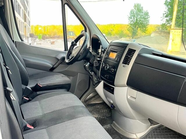 Белый Мерседес Sprinter, объемом двигателя 2.14 л и пробегом 603 тыс. км за 12999 $, фото 12 на Automoto.ua