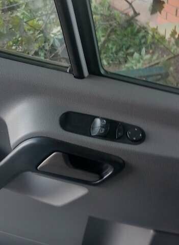 Белый Мерседес Sprinter, объемом двигателя 2.2 л и пробегом 303 тыс. км за 15300 $, фото 3 на Automoto.ua