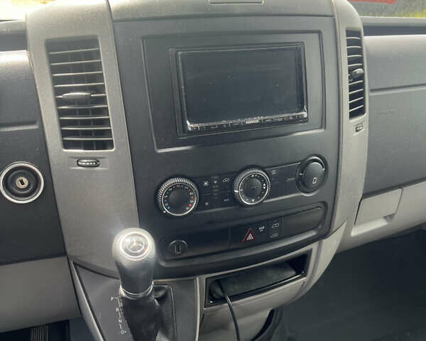 Білий Мерседес Sprinter, об'ємом двигуна 3 л та пробігом 390 тис. км за 18000 $, фото 21 на Automoto.ua