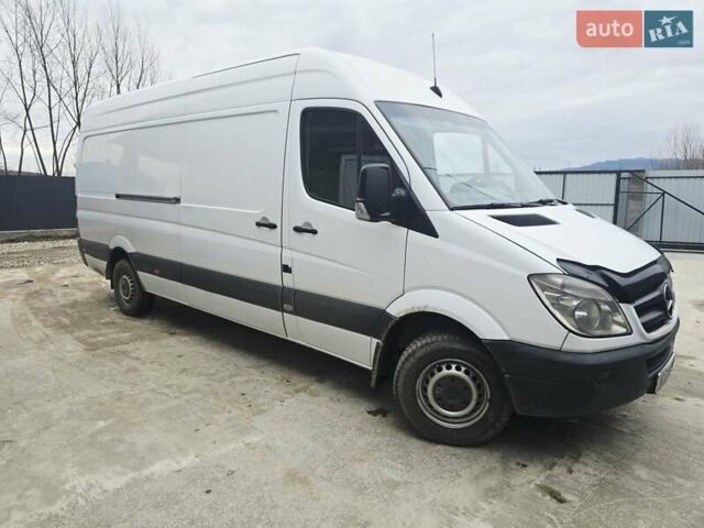 Белый Мерседес Sprinter, объемом двигателя 2.1 л и пробегом 330 тыс. км за 13900 $, фото 2 на Automoto.ua