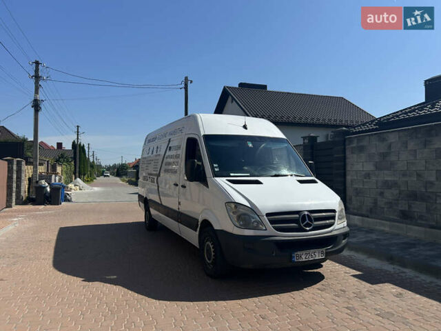 Белый Мерседес Sprinter, объемом двигателя 2.14 л и пробегом 540 тыс. км за 10000 $, фото 2 на Automoto.ua