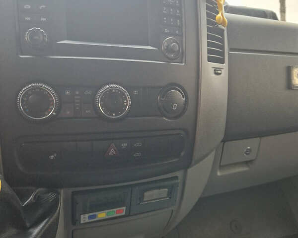 Белый Мерседес Sprinter, объемом двигателя 2.99 л и пробегом 514 тыс. км за 18000 $, фото 6 на Automoto.ua