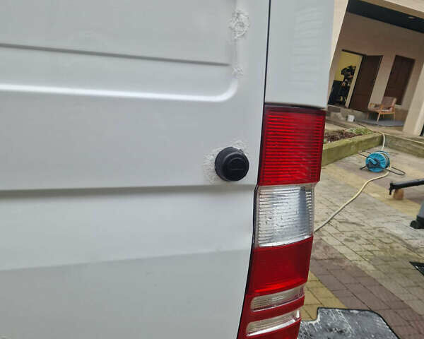 Белый Мерседес Sprinter, объемом двигателя 2.99 л и пробегом 514 тыс. км за 18000 $, фото 11 на Automoto.ua