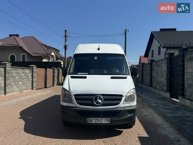 Белый Мерседес Sprinter, объемом двигателя 2.14 л и пробегом 540 тыс. км за 10000 $, фото 1 на Automoto.ua