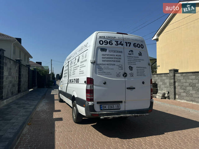 Белый Мерседес Sprinter, объемом двигателя 2.14 л и пробегом 540 тыс. км за 10000 $, фото 4 на Automoto.ua