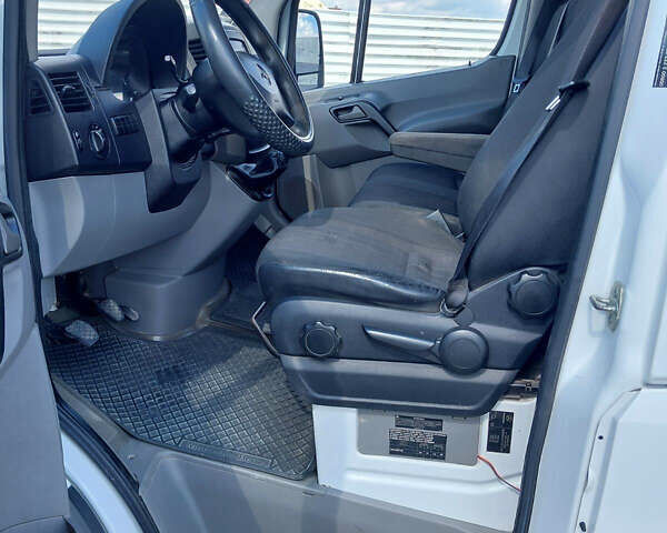 Белый Мерседес Sprinter, объемом двигателя 2.1 л и пробегом 478 тыс. км за 13500 $, фото 6 на Automoto.ua