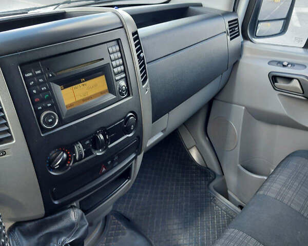 Белый Мерседес Sprinter, объемом двигателя 2.1 л и пробегом 478 тыс. км за 13500 $, фото 8 на Automoto.ua