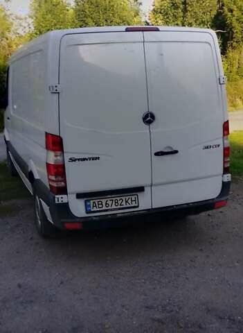Белый Мерседес Sprinter, объемом двигателя 2.2 л и пробегом 303 тыс. км за 15300 $, фото 4 на Automoto.ua
