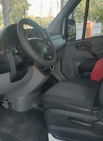 Белый Мерседес Sprinter, объемом двигателя 2.2 л и пробегом 303 тыс. км за 15300 $, фото 6 на Automoto.ua