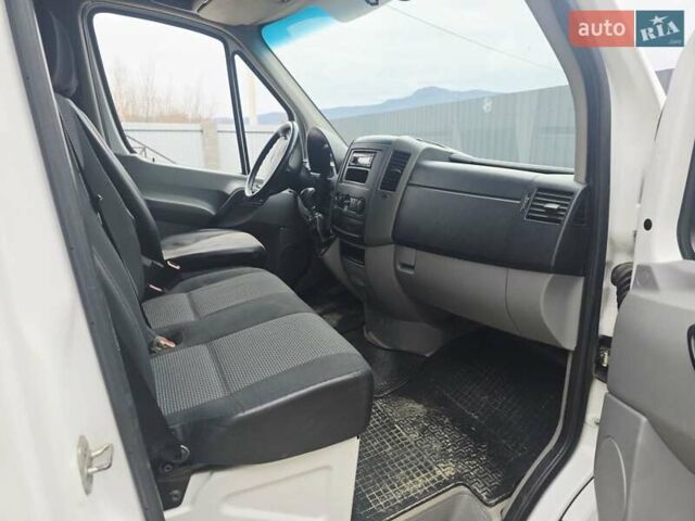 Белый Мерседес Sprinter, объемом двигателя 2.1 л и пробегом 330 тыс. км за 13900 $, фото 3 на Automoto.ua