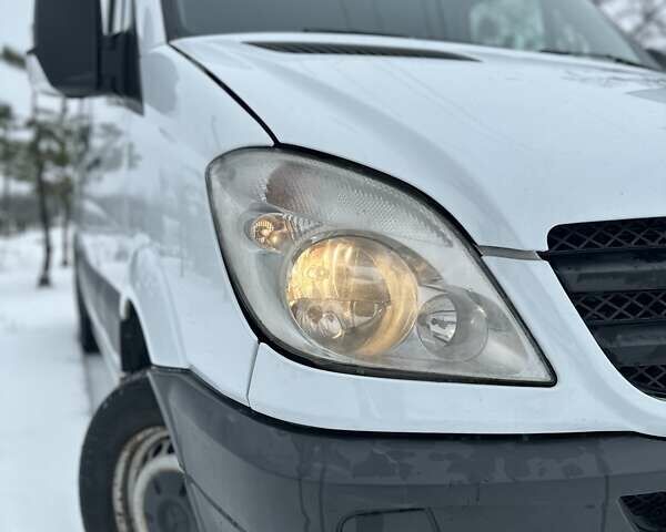 Белый Мерседес Sprinter, объемом двигателя 2.99 л и пробегом 489 тыс. км за 12999 $, фото 1 на Automoto.ua