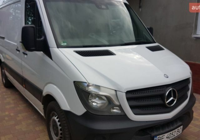 Белый Мерседес Sprinter, объемом двигателя 2.14 л и пробегом 300 тыс. км за 15000 $, фото 2 на Automoto.ua