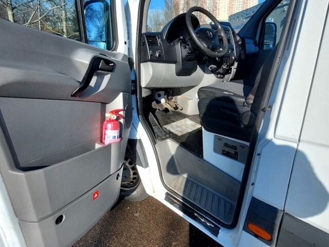 Белый Мерседес Sprinter, объемом двигателя 2.14 л и пробегом 423 тыс. км за 11900 $, фото 3 на Automoto.ua