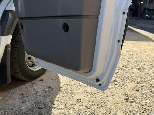 Белый Мерседес Sprinter, объемом двигателя 2.14 л и пробегом 557 тыс. км за 19000 $, фото 7 на Automoto.ua
