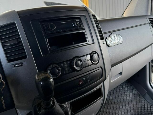 Белый Мерседес Sprinter, объемом двигателя 2.14 л и пробегом 557 тыс. км за 19000 $, фото 33 на Automoto.ua