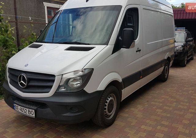 Белый Мерседес Sprinter, объемом двигателя 2.14 л и пробегом 300 тыс. км за 15000 $, фото 1 на Automoto.ua