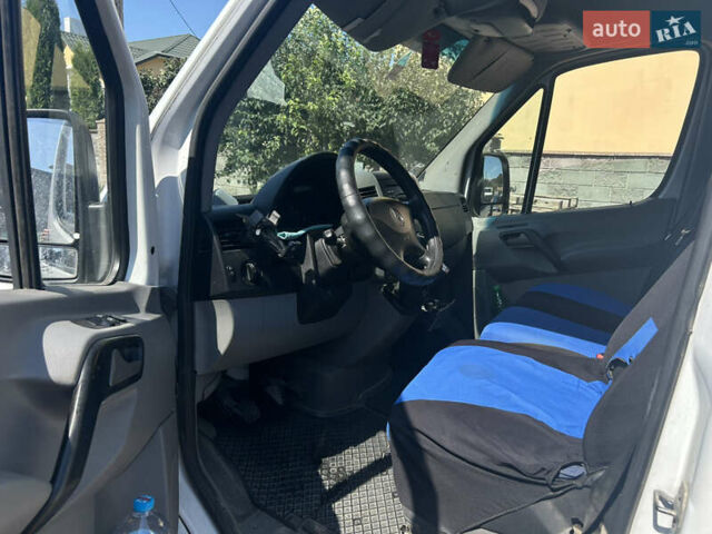 Белый Мерседес Sprinter, объемом двигателя 2.14 л и пробегом 540 тыс. км за 10000 $, фото 3 на Automoto.ua