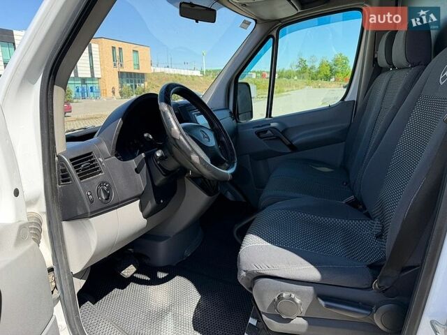 Белый Мерседес Sprinter, объемом двигателя 2.99 л и пробегом 442 тыс. км за 16500 $, фото 17 на Automoto.ua