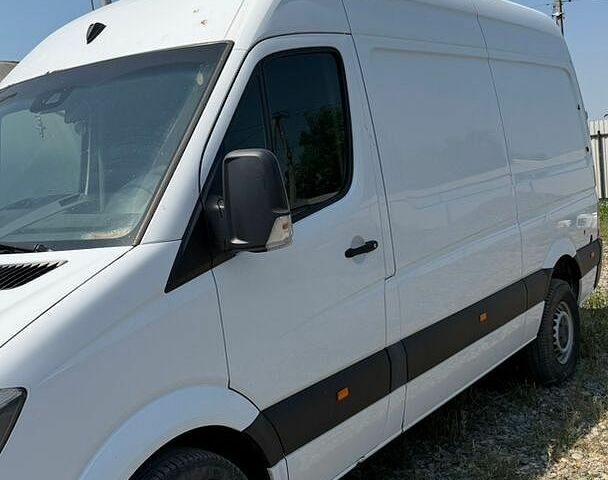 Белый Мерседес Sprinter, объемом двигателя 2.14 л и пробегом 360 тыс. км за 12000 $, фото 2 на Automoto.ua