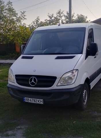 Белый Мерседес Sprinter, объемом двигателя 2.2 л и пробегом 303 тыс. км за 15300 $, фото 2 на Automoto.ua