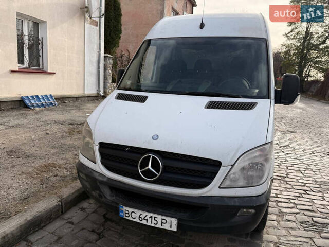 Белый Мерседес Sprinter, объемом двигателя 2.14 л и пробегом 557 тыс. км за 11300 $, фото 2 на Automoto.ua