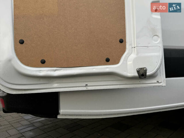 Белый Мерседес Sprinter, объемом двигателя 2.99 л и пробегом 518 тыс. км за 18999 $, фото 61 на Automoto.ua