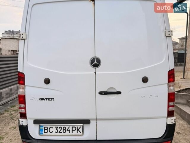 Белый Мерседес Sprinter, объемом двигателя 2.14 л и пробегом 504 тыс. км за 15000 $, фото 5 на Automoto.ua