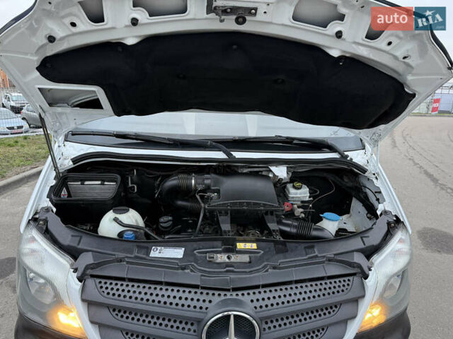 Белый Мерседес Sprinter, объемом двигателя 2.99 л и пробегом 243 тыс. км за 21000 $, фото 6 на Automoto.ua