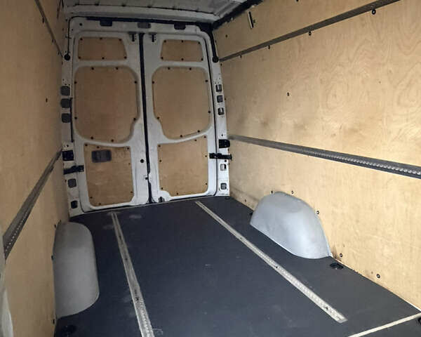 Белый Мерседес Sprinter, объемом двигателя 0 л и пробегом 294 тыс. км за 15800 $, фото 14 на Automoto.ua