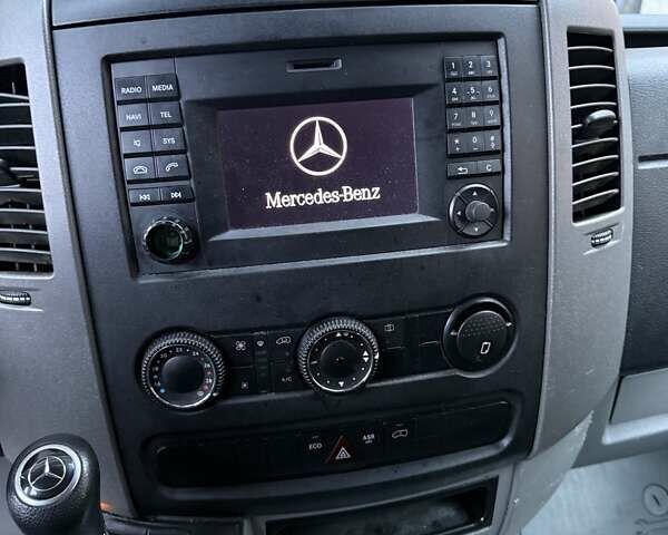 Белый Мерседес Sprinter, объемом двигателя 2.2 л и пробегом 340 тыс. км за 19900 $, фото 7 на Automoto.ua