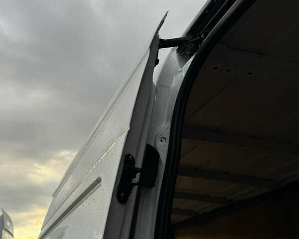 Белый Мерседес Sprinter, объемом двигателя 2.99 л и пробегом 518 тыс. км за 18999 $, фото 54 на Automoto.ua