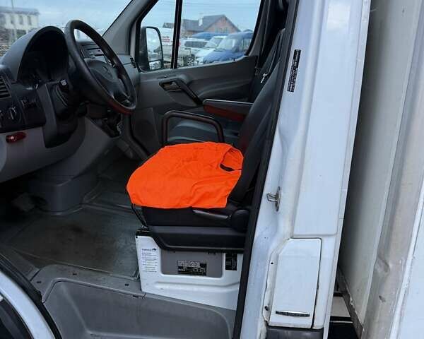 Белый Мерседес Sprinter, объемом двигателя 2.2 л и пробегом 340 тыс. км за 19900 $, фото 4 на Automoto.ua