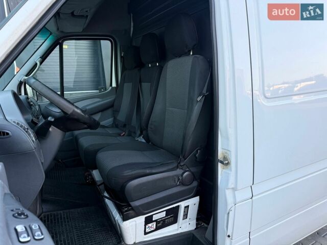 Белый Мерседес Sprinter, объемом двигателя 2.1 л и пробегом 400 тыс. км за 12300 $, фото 19 на Automoto.ua