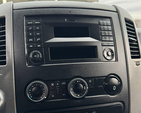 Белый Мерседес Sprinter, объемом двигателя 2.99 л и пробегом 518 тыс. км за 18999 $, фото 42 на Automoto.ua