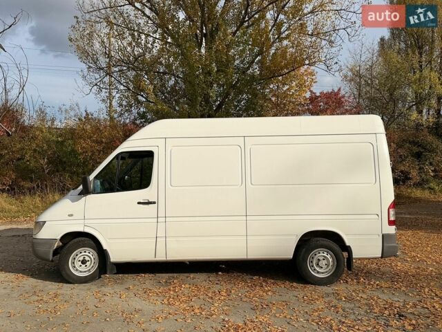 Белый Мерседес Sprinter, объемом двигателя 2.2 л и пробегом 223 тыс. км за 13000 $, фото 3 на Automoto.ua