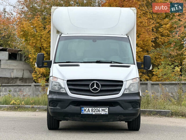 Белый Мерседес Sprinter, объемом двигателя 2.2 л и пробегом 301 тыс. км за 18999 $, фото 1 на Automoto.ua