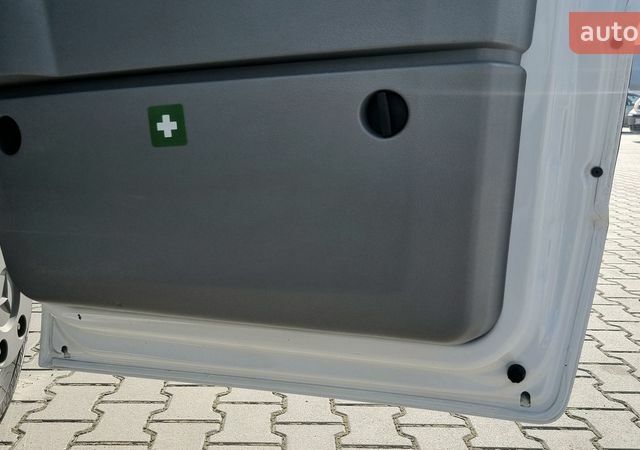 Белый Мерседес Sprinter, объемом двигателя 2.2 л и пробегом 282 тыс. км за 27800 $, фото 63 на Automoto.ua