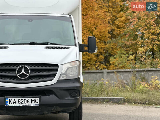 Белый Мерседес Sprinter, объемом двигателя 2.2 л и пробегом 301 тыс. км за 18999 $, фото 3 на Automoto.ua