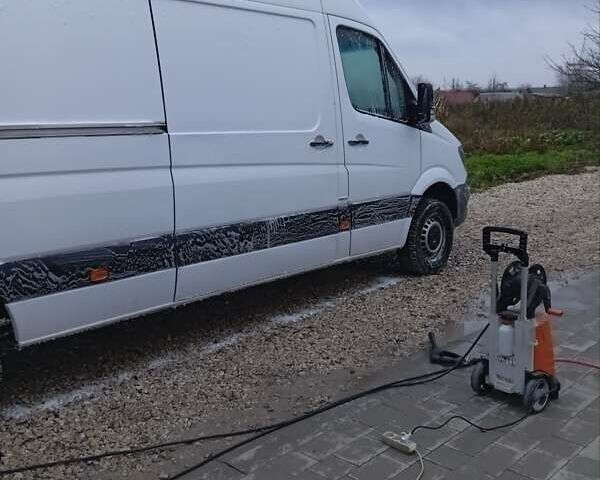 Белый Мерседес Sprinter, объемом двигателя 2.14 л и пробегом 381 тыс. км за 17000 $, фото 4 на Automoto.ua