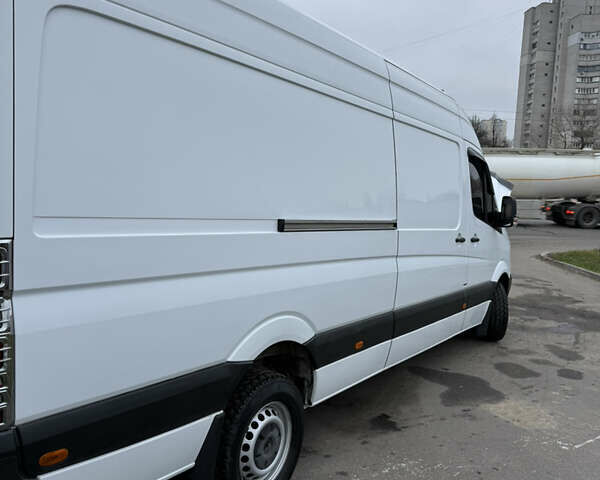 Белый Мерседес Sprinter, объемом двигателя 2.99 л и пробегом 243 тыс. км за 21000 $, фото 4 на Automoto.ua