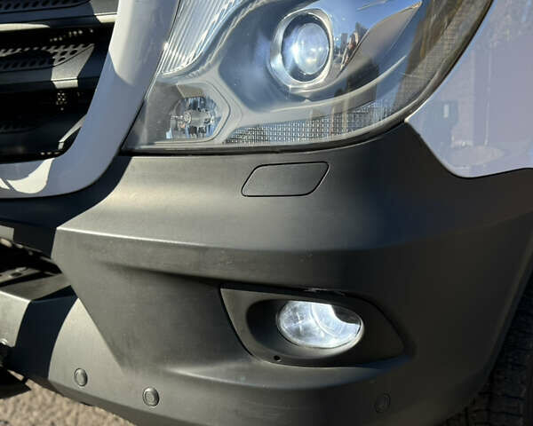 Білий Мерседес Sprinter, об'ємом двигуна 2.99 л та пробігом 380 тис. км за 19450 $, фото 9 на Automoto.ua