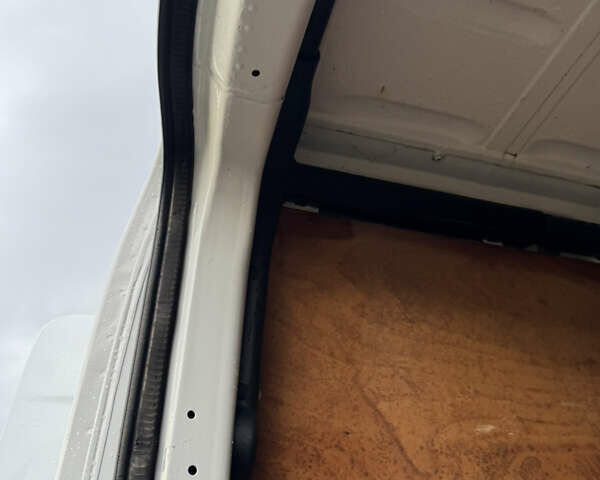 Белый Мерседес Sprinter, объемом двигателя 2.99 л и пробегом 518 тыс. км за 18999 $, фото 57 на Automoto.ua