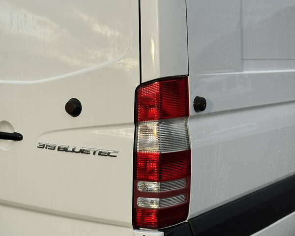 Белый Мерседес Sprinter, объемом двигателя 2.99 л и пробегом 518 тыс. км за 18999 $, фото 12 на Automoto.ua