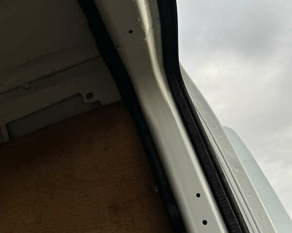 Белый Мерседес Sprinter, объемом двигателя 2.99 л и пробегом 518 тыс. км за 18999 $, фото 56 на Automoto.ua